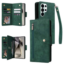 Lade das Bild in den Galerie-Viewer, Casekis Studded Zip Leather Wallet Wristlet Phone Case Green